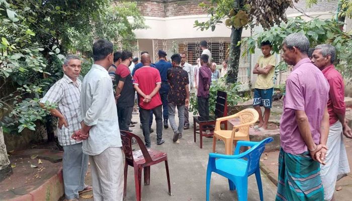 ট্রেনের জানালার পাশে বসা নিয়ে মারামারি, যুবক নিহত  