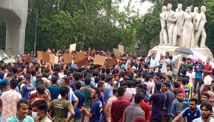 কোটা পুনর্বহাল বাতিল না করলে লাগাতার আন্দোলনের হুঁশিয়ারি 