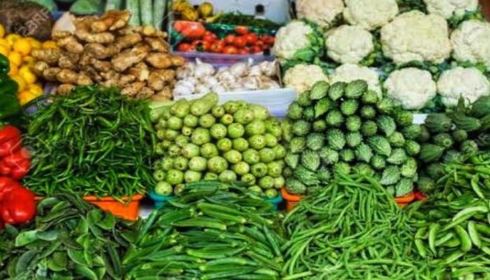উত্তাপ ছড়াচ্ছে পেঁয়াজ-কাঁচামরিচ