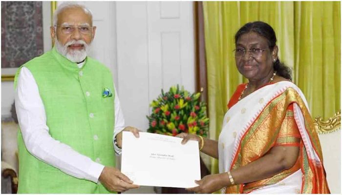 পদত্যাগ করলেন নরেন্দ্র মোদী
