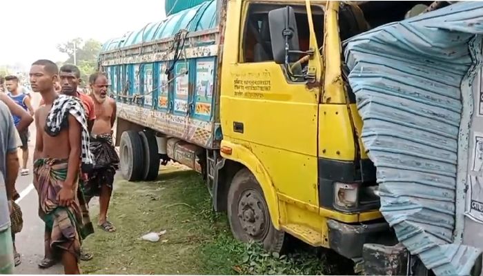 যশোরে ট্রাক চাপায় পথচারীসহ নিহত ২