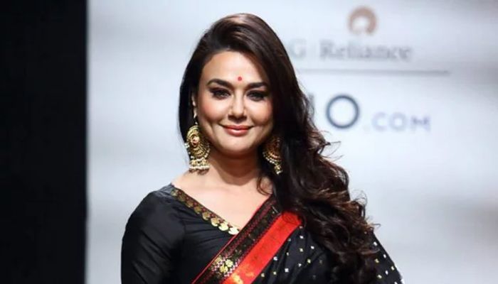 অর্ধ যুগ পর কেন বলিউডে ফিরলেন প্রীতি জিনতা!