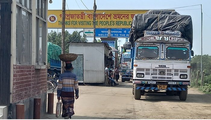 টানা ৫ দিন পর বেনাপোল বন্দরে আমদানি-রপ্তানি শুরু