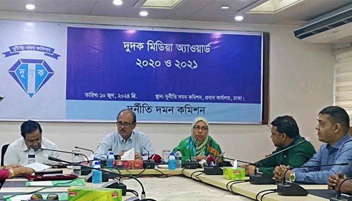 মন্ত্রণালয়গুলোর আইনে দুর্নীতি বিরোধী ধারা থাকতে হবে: দুদক চেয়ারম্যান