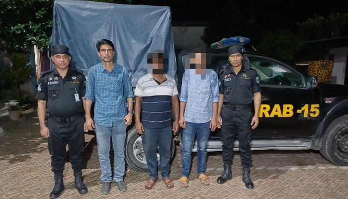 টেকনাফ থেকে অপহৃত ২ পর্যটক উদ্ধার
