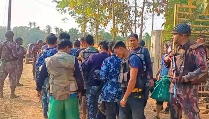 বাংলাদেশে পালিয়ে আশ্রয় নিলো বিজিপির ২৮ সদস্য 