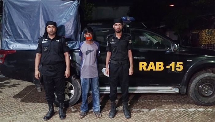 টেকনাফে ইয়াবাসহ মাদক কারবারি আটক 
