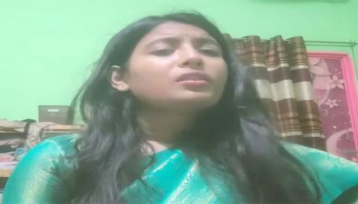 ফেসবুকে ভিডিও পোস্ট দিয়ে গৃহবধুর আত্মহত্যা