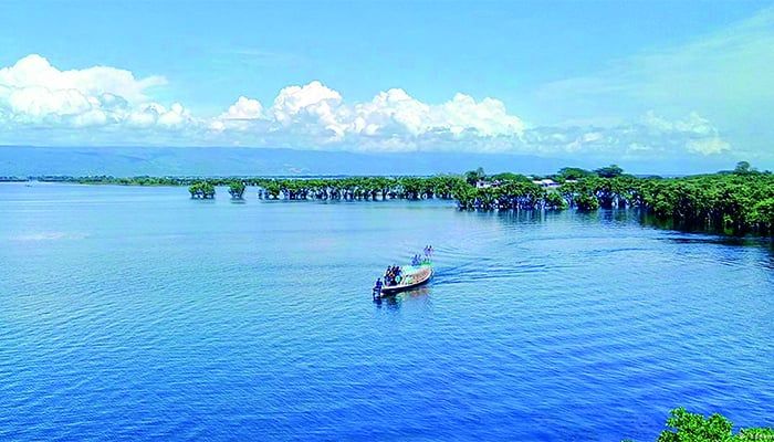 হাওরের দেশে ভেসে ভেসে 