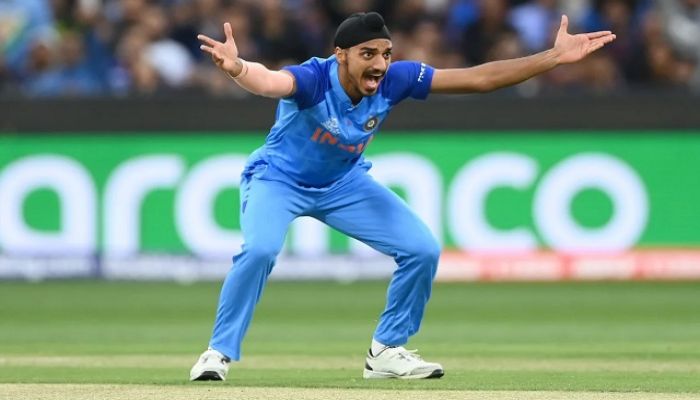বল টেম্পারিংয়ের অভিযোগ ভারতীয় পেসারের বিরুদ্ধে