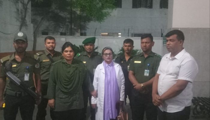 ঢামেক থেকে আরেকজন ভুয়া ডাক্তার তরুণী গ্রেপ্তার 