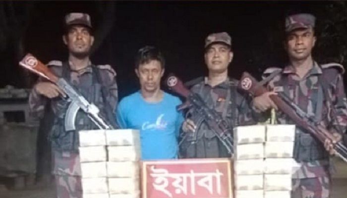 কক্সবাজারে ২ লাখ ইয়াবাসহ রোহিঙ্গা যুবক আটক