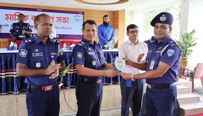 কক্সবাজারে শ্রেষ্ঠ পুলিশ অফিসার টেকনাফের ওসি ওসমান গনি