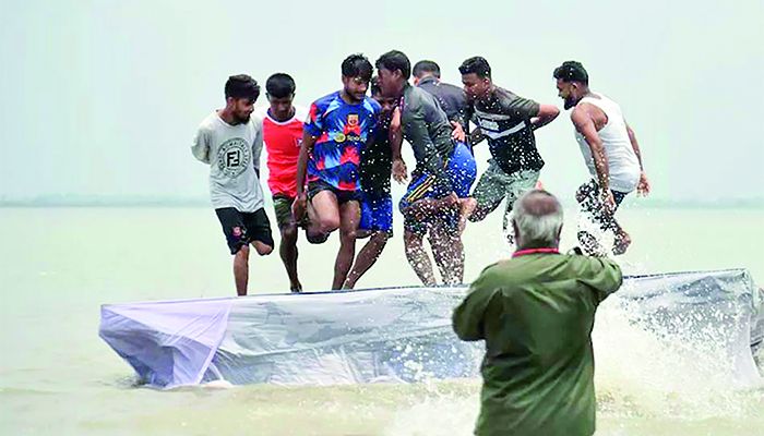 পদ্মার তীরে ‘কৃষকের ঈদ আনন্দ’