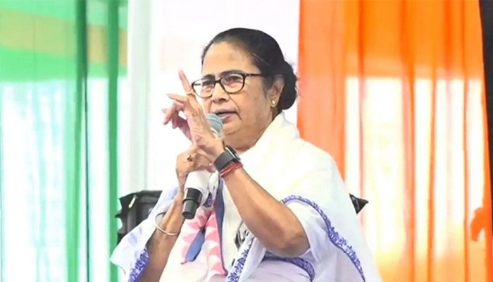 মোদিকে পদত্যাগের আহ্বান মমতার