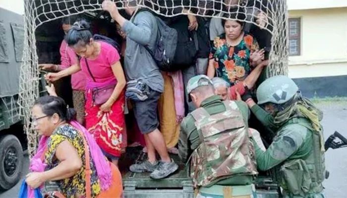 মণিপুরে নতুন সহিংসতায় বাস্তুচ্যুত দুই হাজার মানুষ