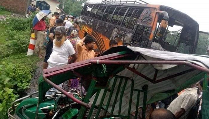 নেত্রকোণায় বাসের ধাক্কায় অটোরিকশা চালক নিহত
