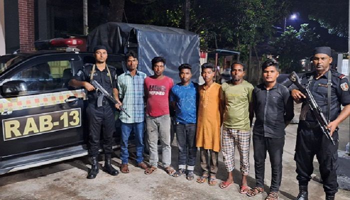 পঞ্চগড়ে পরিবহনে চাঁদাবাজির অভিযোগে আটক ৬