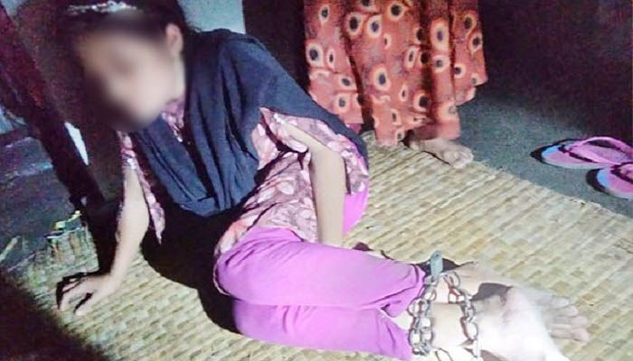 স্বামীর বাড়িতে না যাওয়ায় স্কুলছাত্রীকে শিকলে বেঁধে নির্যাতন