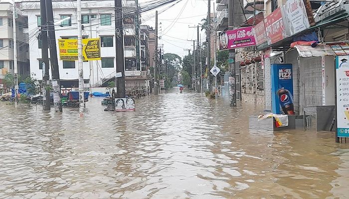পানিতে ম্লান সিলেট নগরীর ঈদের আনন্দ