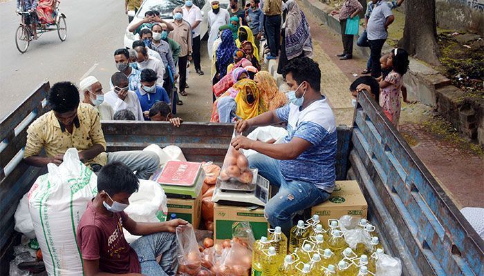 রবিবার থেকে চি‌নি ৭০, সয়াবিন তেল ১০০ টাকায় পাবেন ফ্যামিলি কার্ডধারীরা 