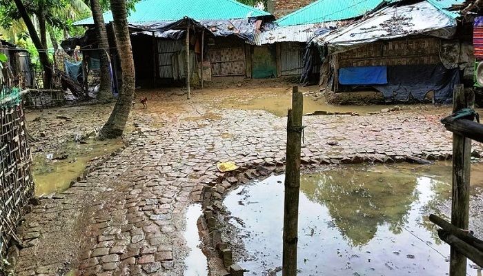 টেকনাফে কমছে বন্যার পানি, দেখা দিয়েছে ক্ষতের চিহ্ন