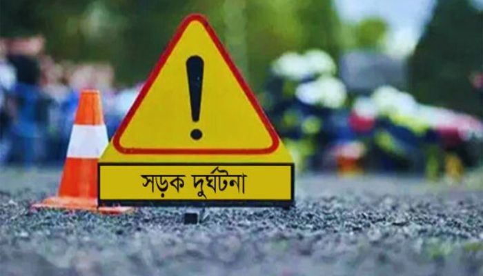 খুলনায় ভ্যান-মোটরসাইকেল সংঘর্ষ, নিহত ৩
