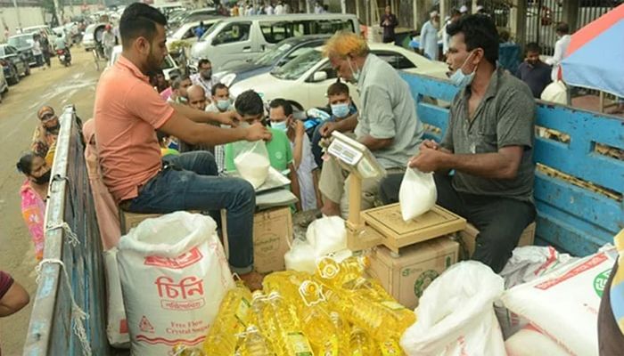 আজ থেকে সারাদেশে টিসিবির পণ্য বিক্রি শুরু 