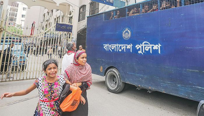 চলছে চিরুনি অভিযান, চলছে গণগ্রেফতার