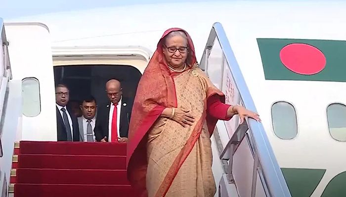 দেশে ফিরেছেন প্রধানমন্ত্রী