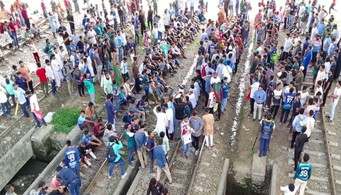 রাজধানীর সঙ্গে সারাদেশের রেল যোগাযোগ বন্ধ