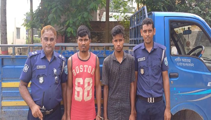 গাইবান্ধায় ২’শ বোতল ফেন্সিডিল আটক, গ্রেপ্তার ২ 