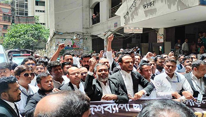 ঢাকায় ‘মার্চ ফর জাস্টিস’ সমর্থনে আইনজীবীদের বিক্ষোভ