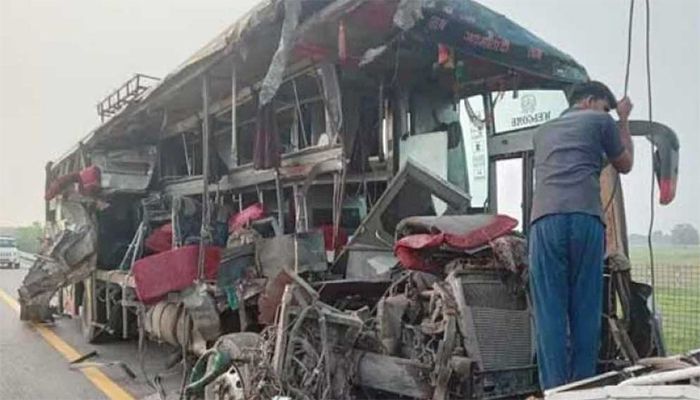 জুন মাসে সড়কে ঝরল ৮০১ প্রাণ
