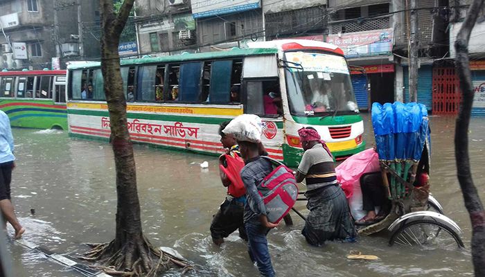 পাঁচ ঘণ্টার বৃষ্টিতে পানির নিচে ঢাকা