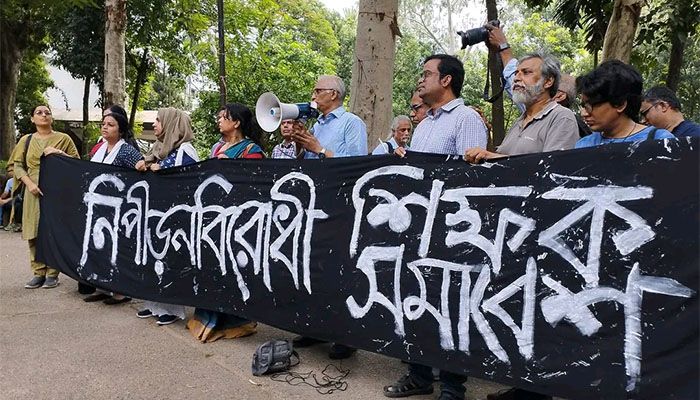 শিক্ষার্থীদের হয়রানি বন্ধ এবং আটকদের মুক্তির দাবি বিশ্ববিদ্যালয় শিক্ষকদের