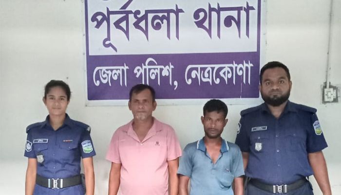 নেত্রকোণায় ট্রাকে বালুর নিচে লুকানো ভারতীয় চিনি, গ্রেপ্তার ২ 
