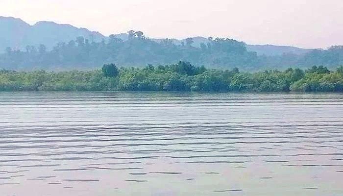 মিয়ানমারে গোলাগুলির শব্দ, টেকনাফে আতঙ্ক