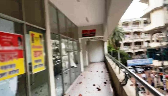 কক্সবাজারে আওয়ামী লীগের অফিসে ভাঙচুর