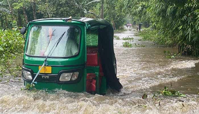উজানের ঢল আর ভারী বৃষ্টিপাতে ফের বন্যা পরিস্থিতি সিলেট বিভাগে