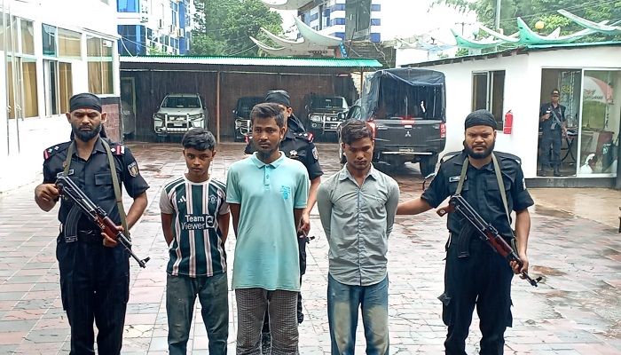 অস্ত্রসহ আরসার কিলিং গ্রুপ কমান্ডার গ্রেপ্তার