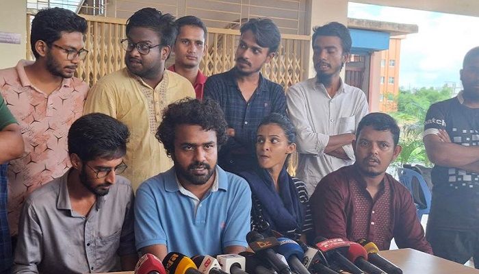 সংবাদ সম্মেলনে নিরাপত্তা চাইলেন বরিশাল বিশ্ববিদ্যালয়ের শিক্ষার্থীরা