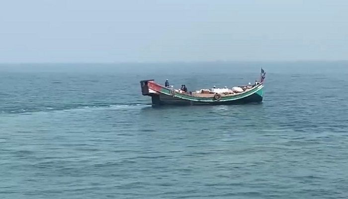 সেন্টমার্টিনে ট্রলার ডুবিতে ছাত্রলীগ নেতা নিখোঁজ