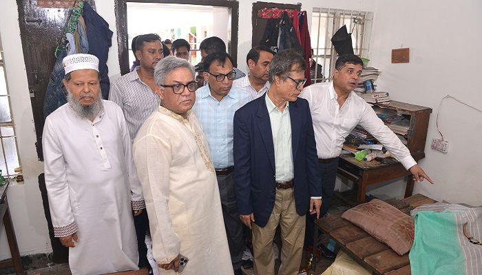 কোটা আন্দোলনে ঢাবির বিভিন্ন হলে প্রায় ৩০০ কক্ষ ভাঙচুর
