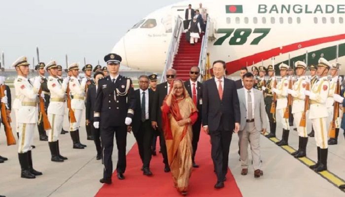 ১৯৬ সঙ্গী নিয়ে চীন সফরে প্রধানমন্ত্রী
