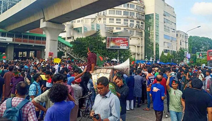 ফের শাহবাগ অবরোধ কোটাবিরোধীদের