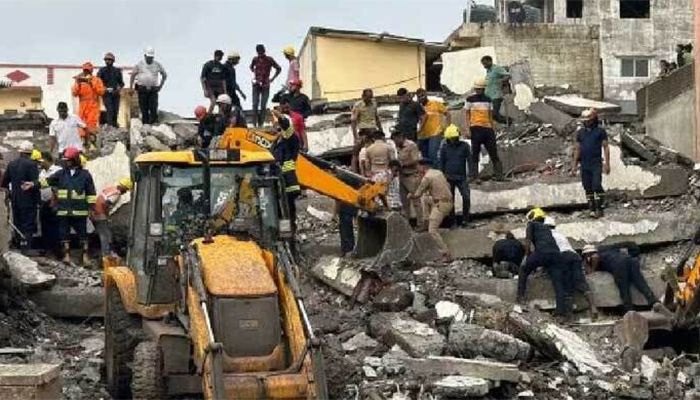 ভারতে ছয় তলা ভবন ধসে বহু হতাহতের শঙ্কা