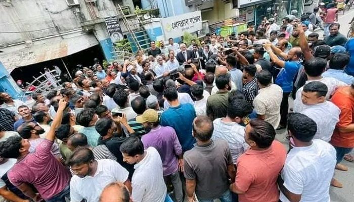 যশোরে শিক্ষার্থীদের বিক্ষোভে পুলিশের লাঠিচার্জ, আটক ৬