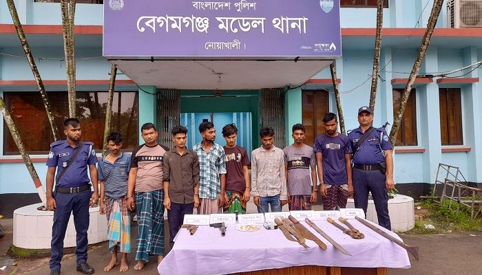 নোয়াখালীতে অস্ত্রসহ ৭ ডাকাত সদস্য গ্রেপ্তার