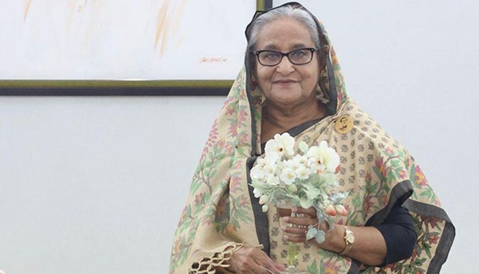 প্রধানমন্ত্রীকে ‘ইকেবানা’ উপহার পাঠালেন বাবা হারানো জাপানি মেয়ে 